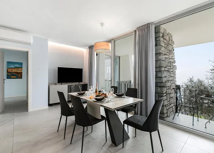 View Mercurio With Shared Pool Brenzone