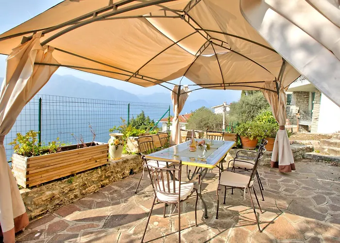 View Mercurio With Shared Pool Appartement Brenzone