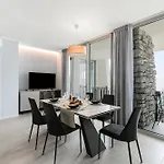 View Mercurio With Shared Pool برنزوني سول جاردا