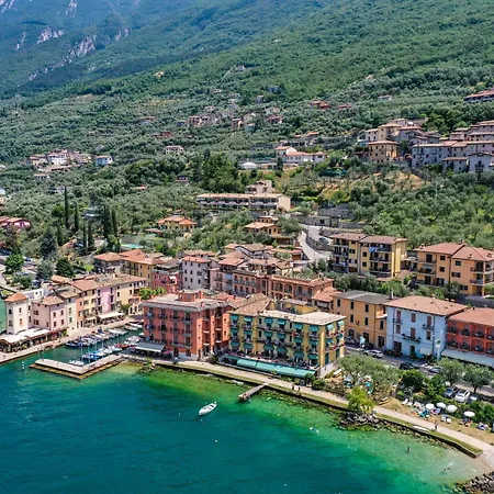Apartment View Mercurio With Shared Pool Brenzone sul Garda